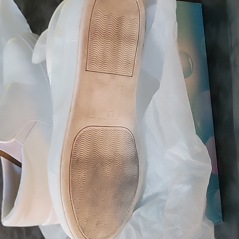 White vegan leather slip on sneakers - Picture 6 of 6